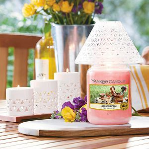 svijeca-mirisna-yankee-candle-classic-small-garden-picnic-16-75801-lb_3.jpg